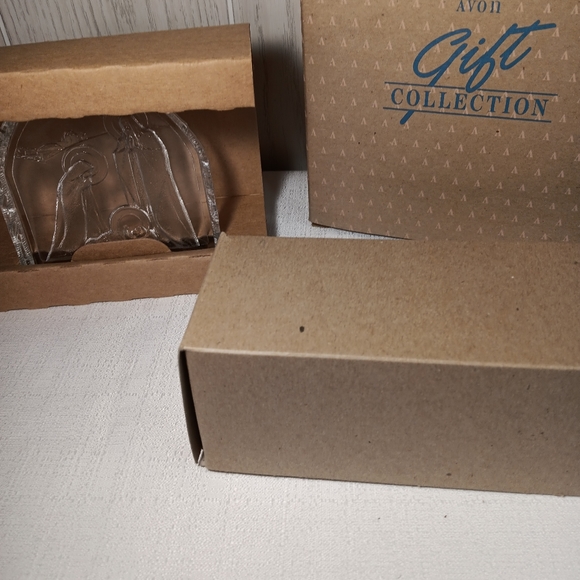 Vintage Avon Holy Night Reflections Lighted Nativity Scene - Picture 5 of 6